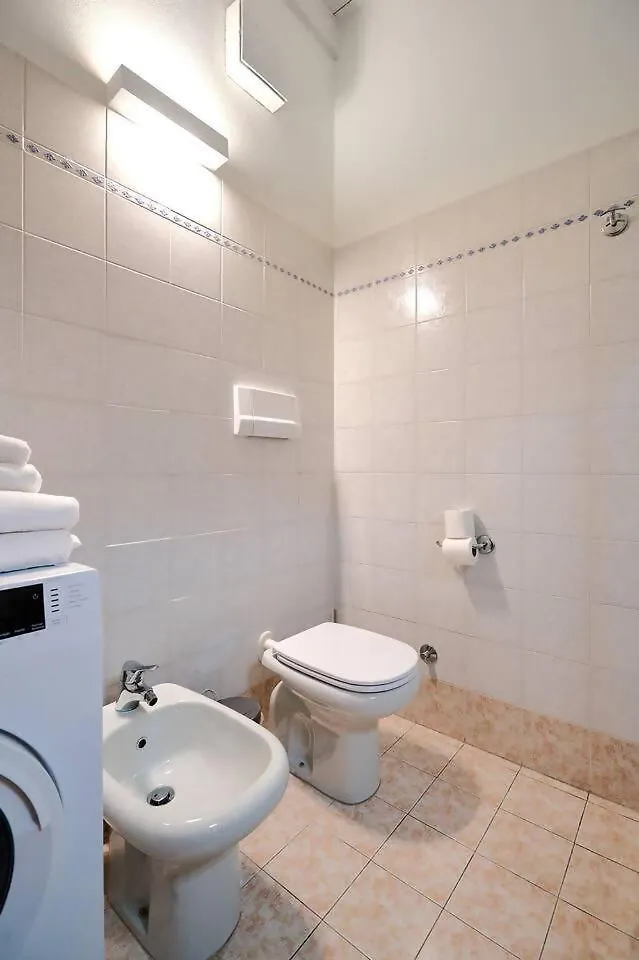 Domus Dea Città Alta Bergame 0*,